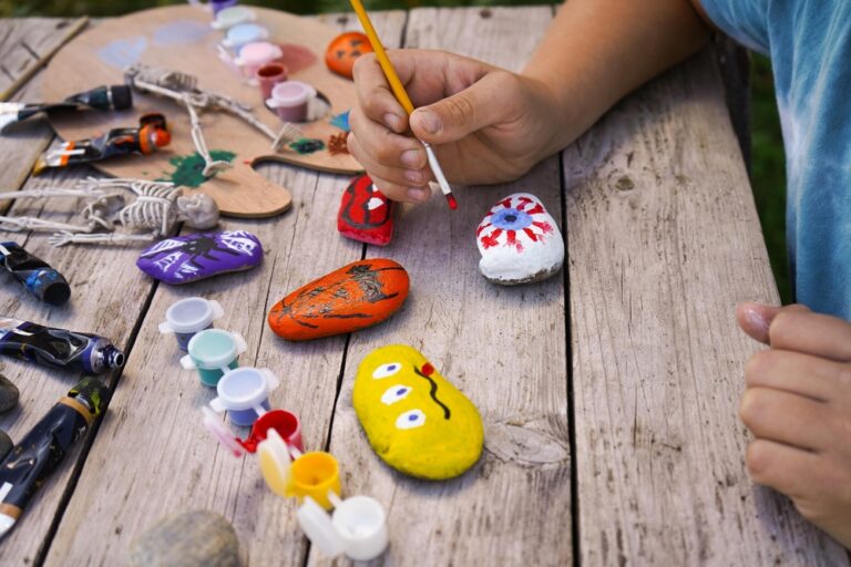 Diy,Concept.,A,Detailed,Picture,Of,A,Child's,Hands,Drawing